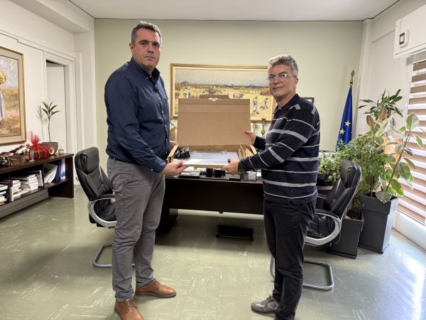 Διάθεση φορητού υπολογιστή (laptop) στο Ε.Κ.Φ.Ε. Καρδίτσας από την Π.Ε. Καρδίτσας