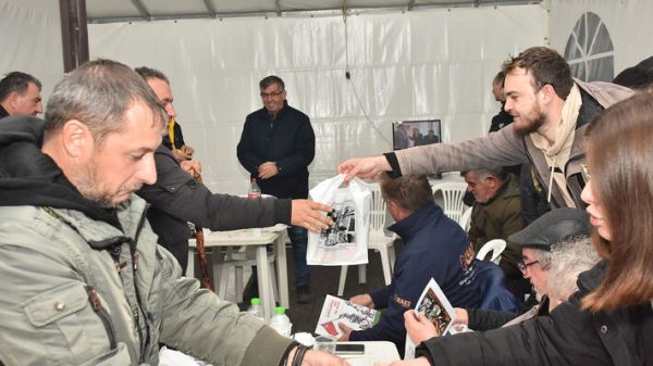 Τ.Ο. Καρδίτσας ΚΝΕ: Μία γιορτινή χειρονομία αλληλεγγύης με πρωτοβουλία της ΚΝΕ και της «Σύγχρονης Εποχής» στο Μπλόκο του Ε-65