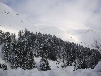 Χειμωνιάτικη Πέμπτη: Χιονίζει στα ορεινά της Καρδίτσας