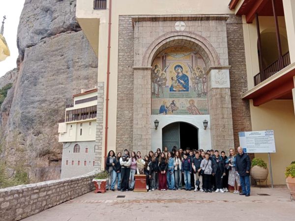 Τριήμερη εκπαιδευτική εκδρομή της Β' τάξης του 2ου Γυμνασίου Καρδίτσας στην Πάτρα (Ναύπακτο - Καλάβρυτα - Γαλαξίδι)