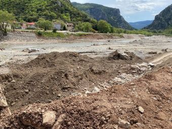 Στις εργασίες αποκατάστασης της κοίτης του Πάμισου ποταμού στο Μουζάκι ο Κ. Αγοραστός