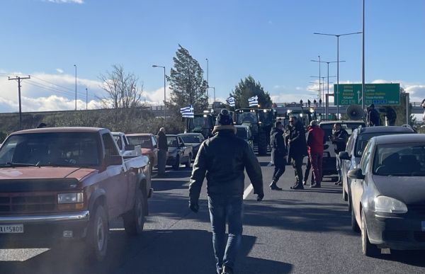 Λάρισα: Τα τρακτέρ από τον κόμβο της Νίκαιας έφθασαν στις σήραγγες των Τεμπών (+Βίντεο)