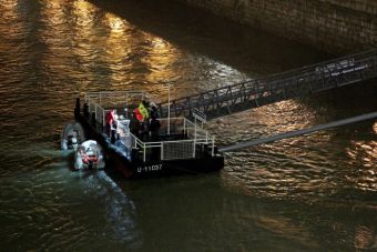 Ανετράπη ποταμόπλοιο με τουρίστες στον Δούναβη – Επτά νεκροί και 21 αγνοούμενοι