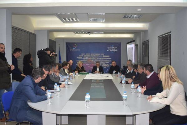 Κοινή συνάντηση Περιφερειάρχη, βουλευτών και δημάρχων με τον Κ. Καραμανλή για το δρόμο Λάρισας - Φαρσάλων