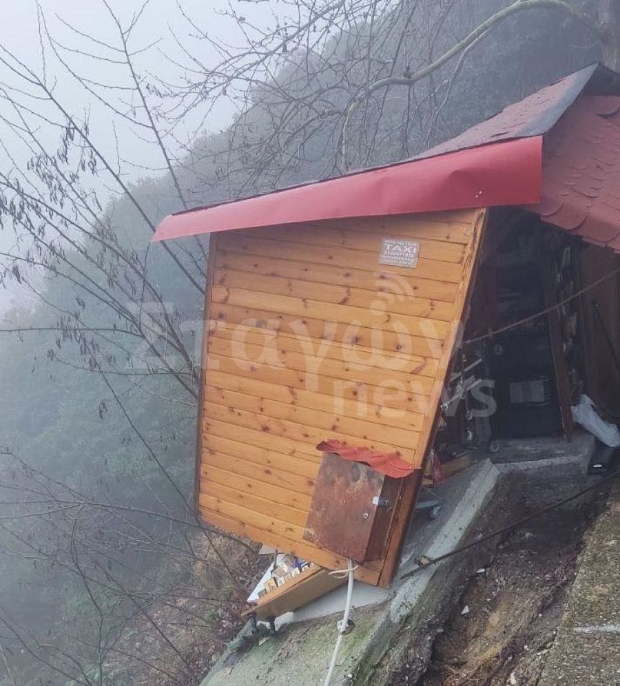 Μετέωρα: Από μια κλωστή κρέμονται τουριστικά περίπτερα πριν πέσουν στο κενό (+Φωτο)