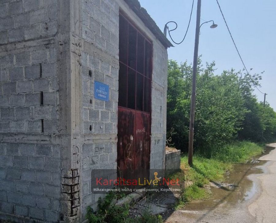 Διαρροή διαρκείας πόσιμου νερού στην οδό Ευριπίδου στους Σοφάδες (+Φωτο)