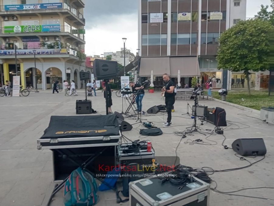 Το εμπορικό κέντρο της Καρδίτσας κινείται σε ρυθμούς «Λευκής Νύχτας» (+Φωτο)