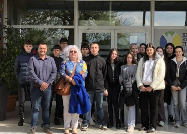 Μήνυμα Αγάπης και Προσφοράς για τα παιδιά, από τους μαθητές και τις μαθήτριες του 6ου Γυμνασίου Καρδίτσας