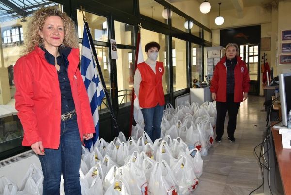 Δέματα "αγάπης" σε ευάλωτες πληθυσμιακές ομάδες από το Περιφερειακό Τμήμα Ε.Ε.Σ. Καρδίτσας.