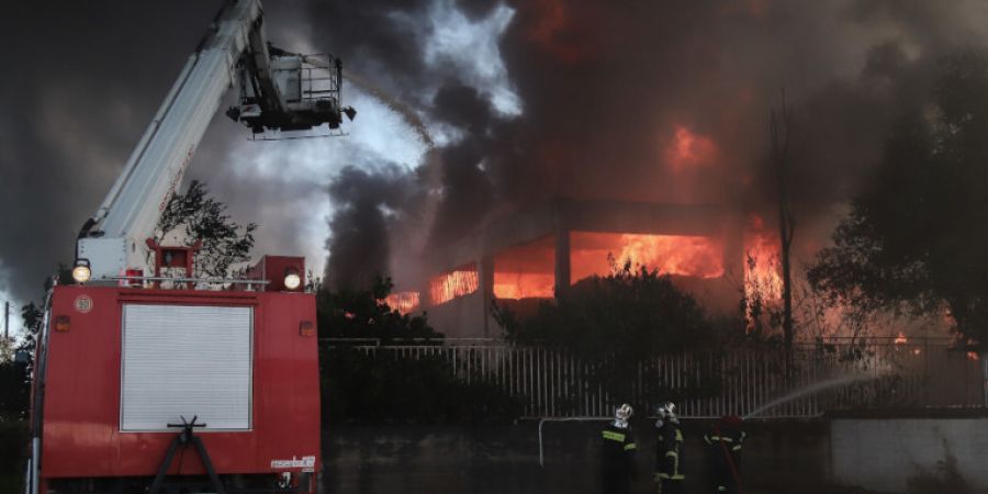 Επικίνδυνοι καπνοί λόγω πυρκαγιάς στην Μεταμόρφωση Αττικής – Οδηγίες προστασίας