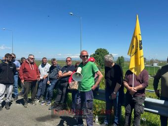 Ολοκληρώθηκε λίγο μετά τις 1.30 η κινητοποίηση αγροτών στον κόμβο του Ε65 - Τα αιτήματα που έθεσαν (+Φωτο +Βίντεο)