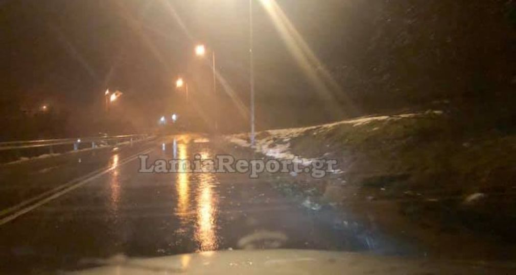 Πυκνές χιονοπτώσεις στη Φθιώτιδα - Απαγορευτικό στα φορτηγά