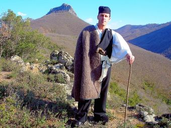 Ανακοίνωση του Πολιτιστικού Συλλόγου Μαυρομματίου "Ο Καραϊσκάκης" για το θάνατο του Γρηγόριου Πεταρούδα