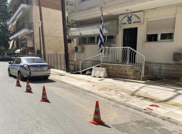 Φάρσαλα: 46χρονος "εμβόλισε" με το όχημά του σταθμευμένο περιπολικό!