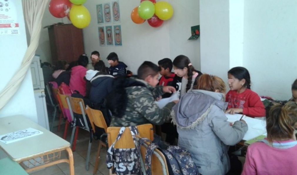 Με αγάπη γέμισαν το Παράρτημα Ρομά μαθητές του 4ου Δημοτικού σχολείου Σοφάδων