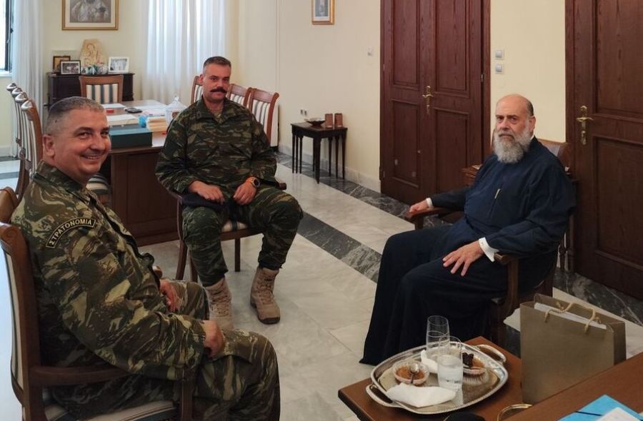 Εθιμοτυπική επίσκεψη στον Μητροπολίτη κ. Τιμόθεο από τον Διοικητή του ΚΕΣΝ Ρούσσου, Αντισυνταγματάρχη πεζικού Στ. Γαρίτο