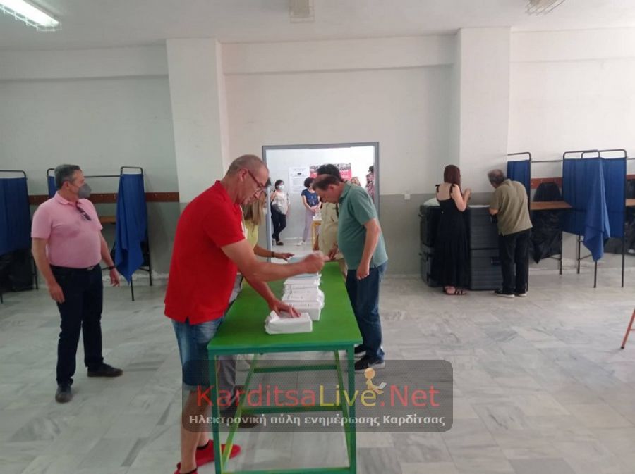 Στις κάλπες για τα συνδικαλιστικά τους όργανα δάσκαλοι και νηπιαγωγοί της Καρδίτσας (+Φώτο +Βίντεο)