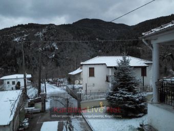 Ασθενείς χιονοπτώσεις σημειώθηκαν το βράδυ της Δευτέρας στα ορεινά της Καρδίτσας (+Φώτο)