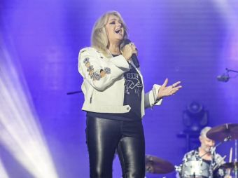 Μπόνι Τάιλερ: Νοσηλεύεται σε τεχνητό κώμα μετά από έκτακτο χειρουργείο