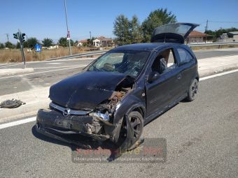 Σφοδρή σύγκρουση Ι.Χ.Ε. με φορτηγό στη διασταύρωση του δρόμου Καρδίτσας – Τρικάλων με Ριζοβούνι (+Φώτο +Βίντεο)