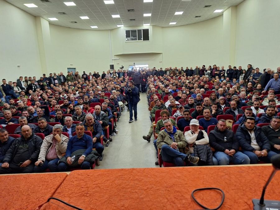 Ολοκληρώθηκε η πανελλαδική σύσκεψη των αγροτών στη Νίκαια: Κλιμάκωση κινητοποιήσεων και "απόβαση" με τρακτέρ στην Αθήνα