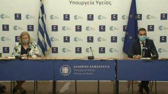 Θεμιστοκλέους: Ξεκινούν οι κατ' οίκον εμβολιασμοί - Θεοδωρίδου: Κανένα εμβόλιο δεν περιέχει εμβρυικά κύτταρα