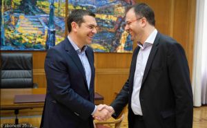 Έδωσαν τα χέρια Τσίπρας - Θεοχαρόπουλος. Παραιτήσεις στη ΔΗΜΑΡ
