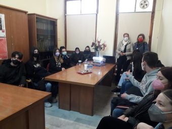5ο Γενικό Λύκειο Καρδίτσας: Επίσκεψη στο Κέντρο Γυναικών Καρδίτσας από μαθητές της Γ' Τάξης