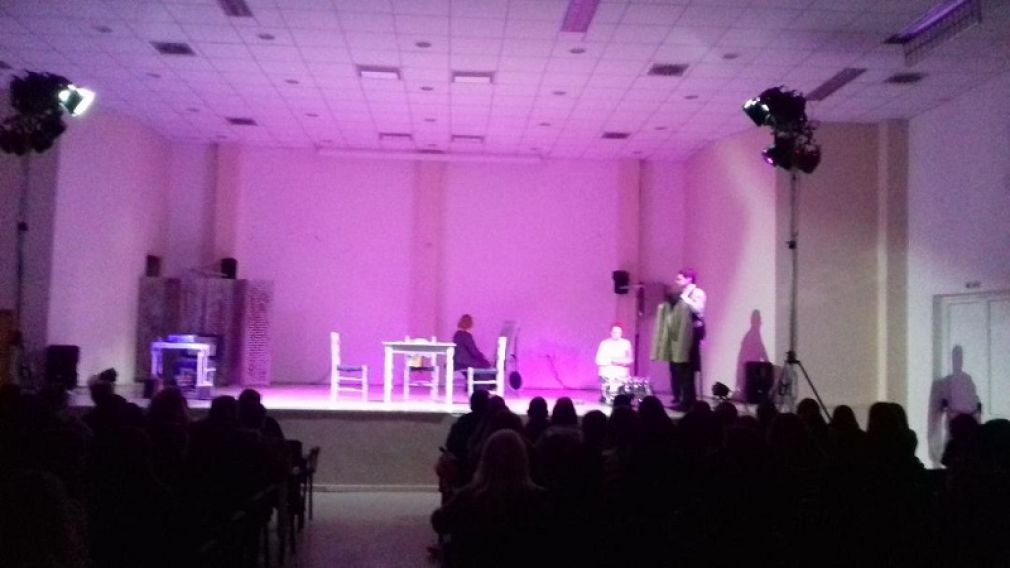 Τη θεατρική παράσταση «Γυάλινος Κόσμος» παρακολούθησαν οι μαθητές του ΓΕΛ Μουζακίου