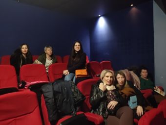 Eκπαιδευόμενοι και Εκπαιδευτικοί του Σχολείου Δεύτερης Ευκαιρίας (ΣΔΕ) Καρδίτσας παρακολούθησαν τη Θεατρική Παράσταση «Black Birthday»