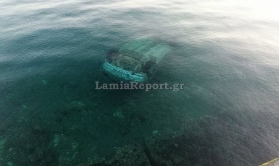Στο λιμάνι της Αρκίτσας έπεσε αυτοκίνητο - Πρόλαβε και βγήκε ο νεαρός οδηγός (+Φωτο)