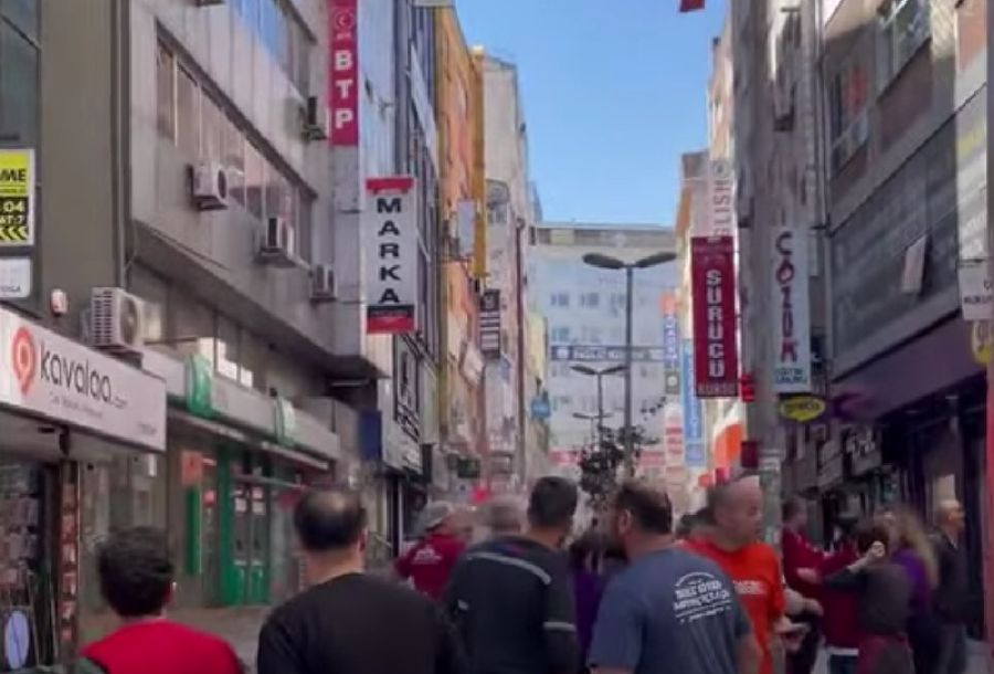 Τουρκία: Ο ισχυρός σεισμός ταρακούνησε την Κωνσταντινούπολη, έβγαλε στους δρόμους κατοίκους, ξυπνώντας μνήμες και φόβους