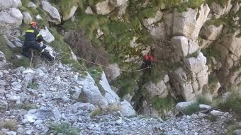 Πάρνηθα: Ανασύρθηκε χωρίς τις αισθήσεις του αγνοούμενος ορειβάτης