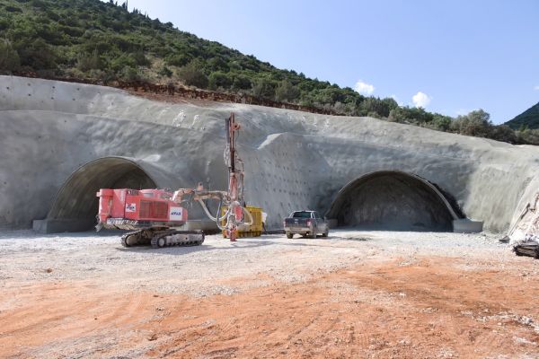 Μπράλος – Άμφισσα: Προχωρά ο νέος δρόμος των δύο σηράγγων και των έξι γεφυρών