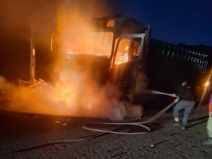 Καίγεται φορτηγό στην περιοχή του Ανθηρού Αργιθέας