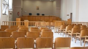 Δυστύχημα Τεμπών: Για τις 5 Απριλίου διακόπηκε η εκδίκαση της αγωγής συγγενών για την απώλεια ελεγκτή του Intercity 62