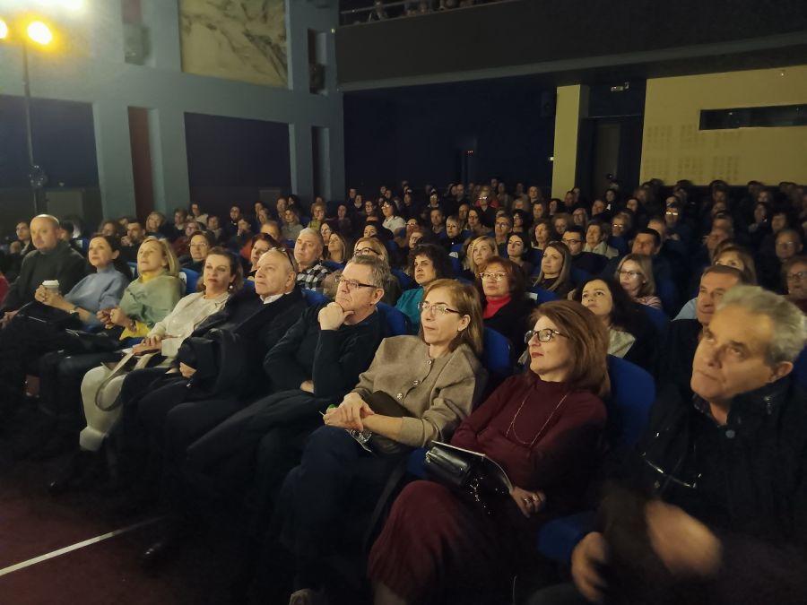 41ο Π.Φ.Ε.Θ. Καρδίτσας: Ο Θεατρικός Όμιλος Πάφου παρουσίασε το έργο “Η μαριχουάνα της μαμάς είναι πιο γλυκιά”