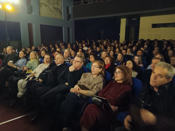 41ο Π.Φ.Ε.Θ. Καρδίτσας: Ο Θεατρικός Όμιλος Πάφου παρουσίασε το έργο “Η μαριχουάνα της μαμάς είναι πιο γλυκιά”