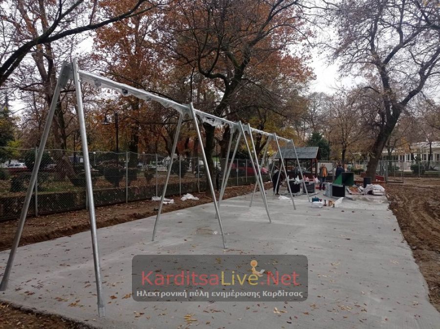 Στήνονται τα νέα όργανα στην παιδική χαρά του Παυσιλύπου (+Φωτο)
