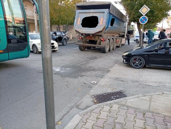 Λάρισα: Θανατηφόρα παράσυρση γυναίκας από φορτηγό στην οδό Βόλου