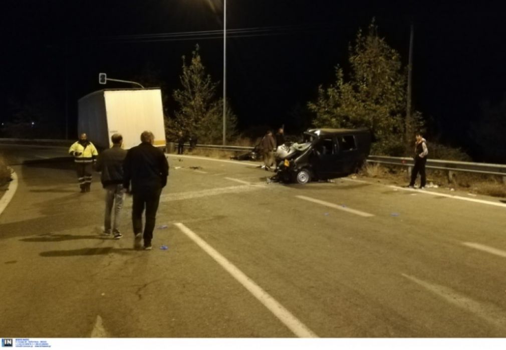 Νεκρός 4χρονος και 27 τραυματίες σε τροχαίο με βαν που μετέφερε μετανάστες