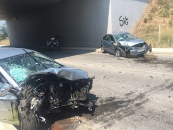 Σφοδρή σύγκρουση οχημάτων με δύο σοβαρά τραυματίες στο Μεγαλοχώρι Τρικάλων