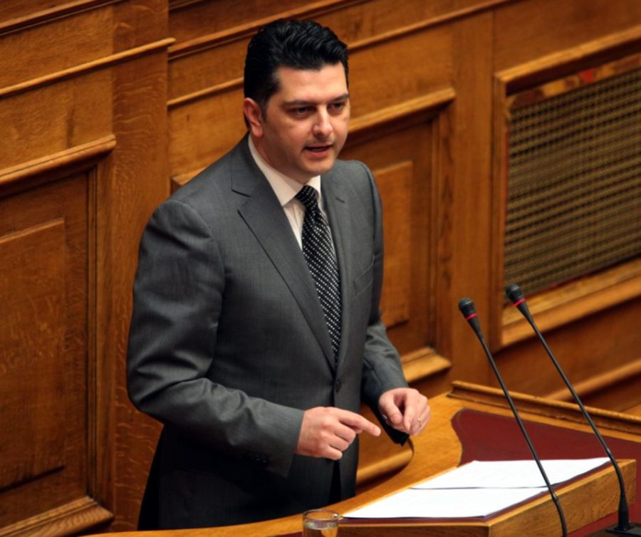 Μιχάλης Μπεκίρης: Αποχωρεί προσωρινά από τη θέση του διευθυντή του Γραφείου του Πρωθυπουργού στη Βουλή