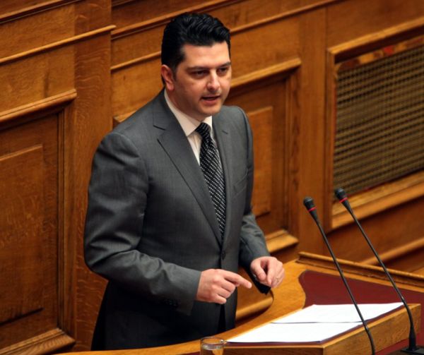 Μιχάλης Μπεκίρης: Αποχωρεί προσωρινά από τη θέση του διευθυντή του Γραφείου του Πρωθυπουργού στη Βουλή