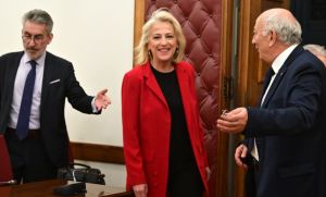 Η Ρένα Δούρου νέα πρόεδρος της ΚΟ του ΣΥΡΙΖΑ-ΠΣ - Οι πρώτες δηλώσεις της