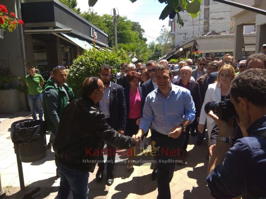 Περίπατος στον πεζόδρομο της Καρδίτσας από τον Πρωθυπουργό Αλέξη Τσίπρα (+Φώτο +Βίντεο)