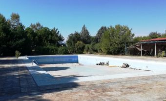 Τρίκαλα: Υπεγράφη η σύμβαση για την κατασκευή 2ου κολυμβητηρίου στον Άη Γιώργη