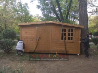 Τοποθετούνται τα ξύλινα σπιτάκια των γιορτών στο Παυσίλυπο (+Φώτο +Βίντεο)