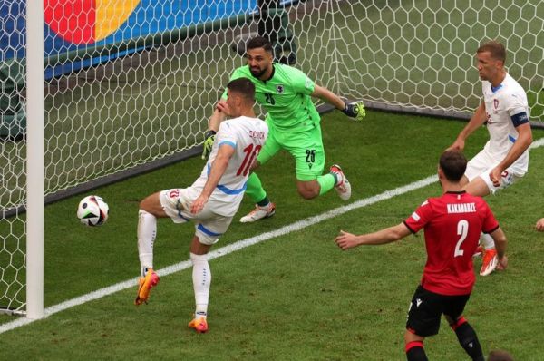 Euro 2024: Σκόνταψε στον εκπληκτικό Μαμαρντασβίλι η Τσεχία