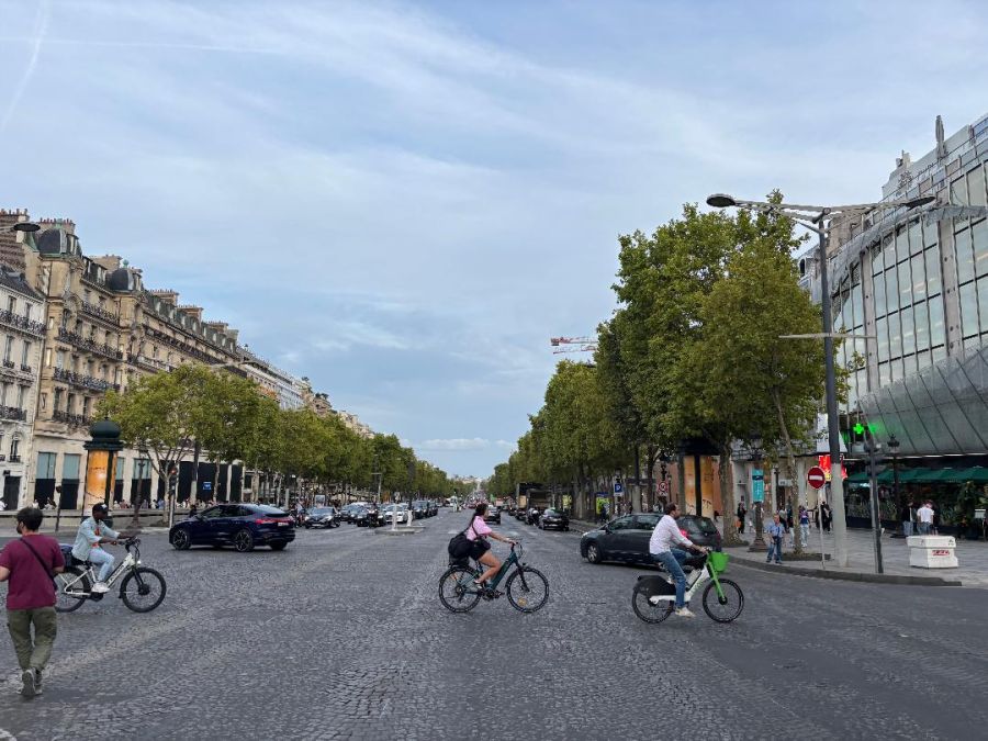 Παρίσι: Το 20% των ακινήτων της Champs-Élysées ανήκει πλέον σε πολίτες του Κατάρ